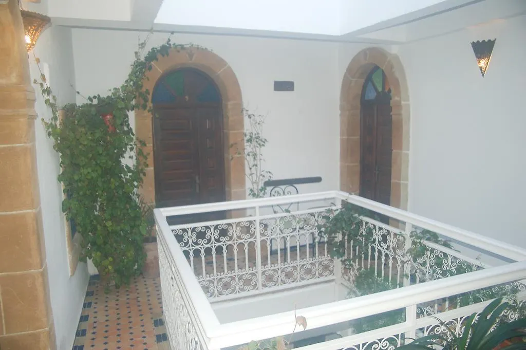 Riad Le Grand Large Εσαουίρα
